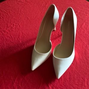 Marc Fisher white PanLeather 2 1/2” heels never worn
